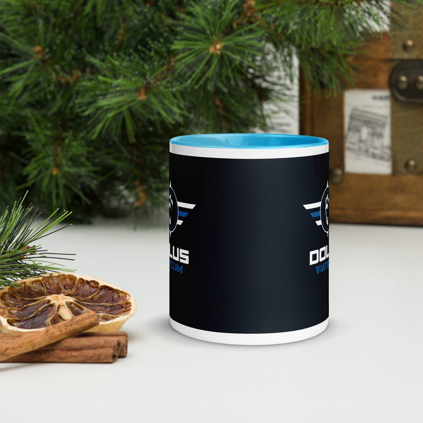 DOLUS VIATICUM Keramik-Tasse mit Logo in blau oder schwarz
